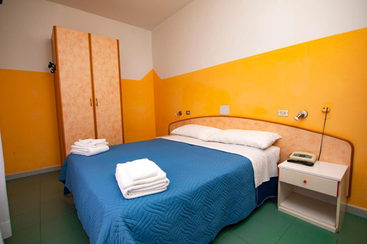 Hotel Montebello Riccione Exteriör bild
