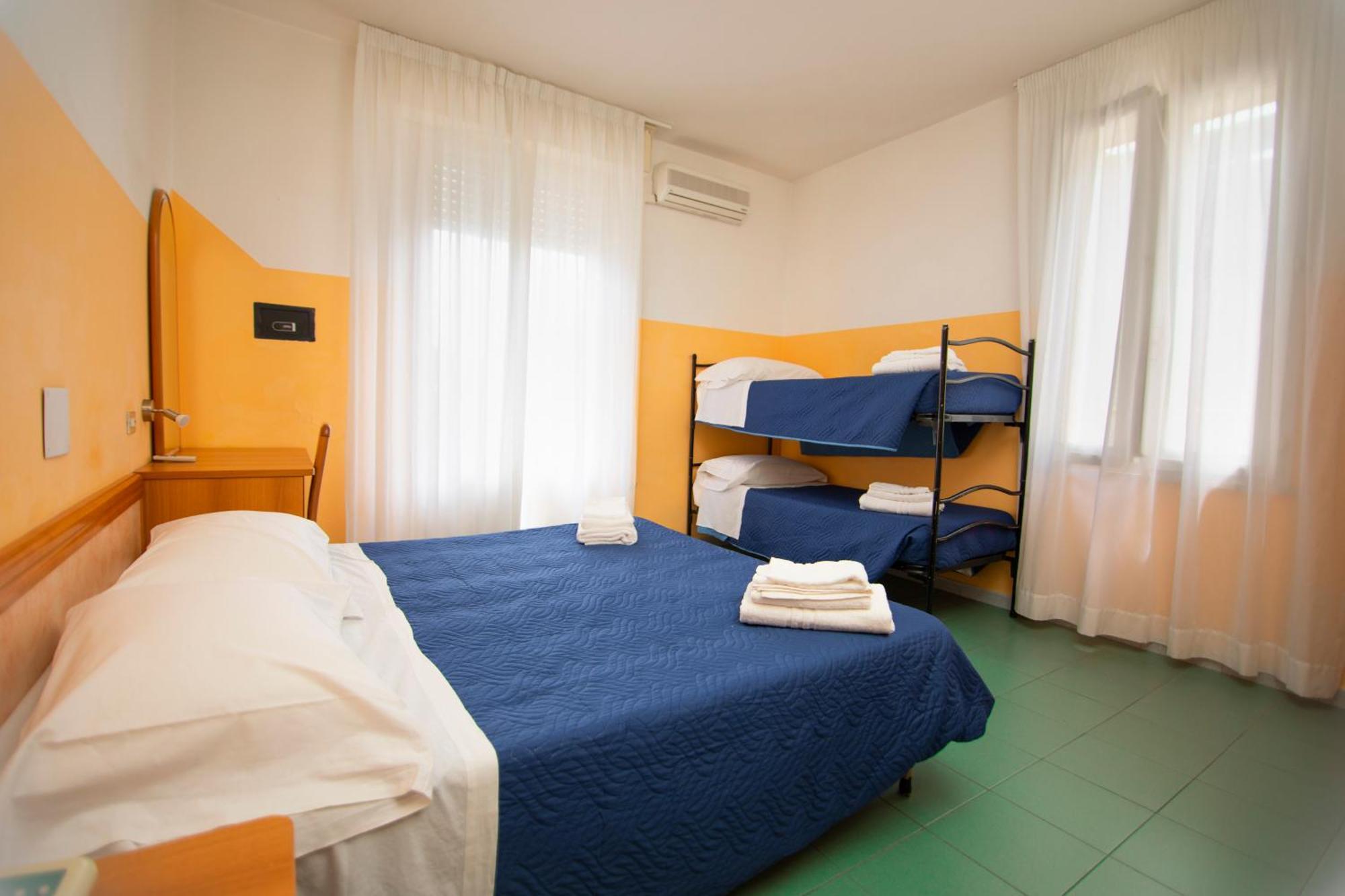 Hotel Montebello Riccione Exteriör bild