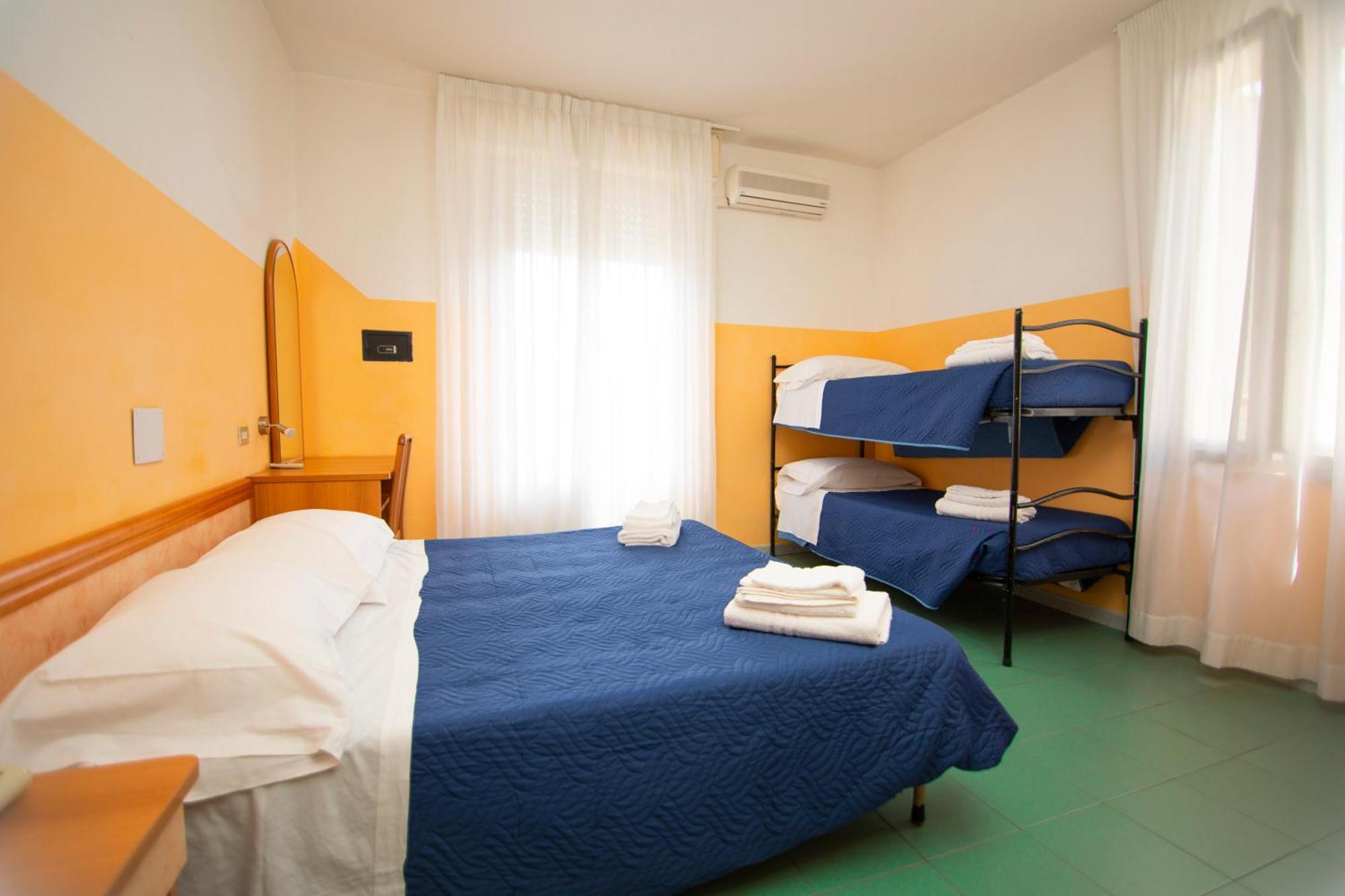 Hotel Montebello Riccione Exteriör bild