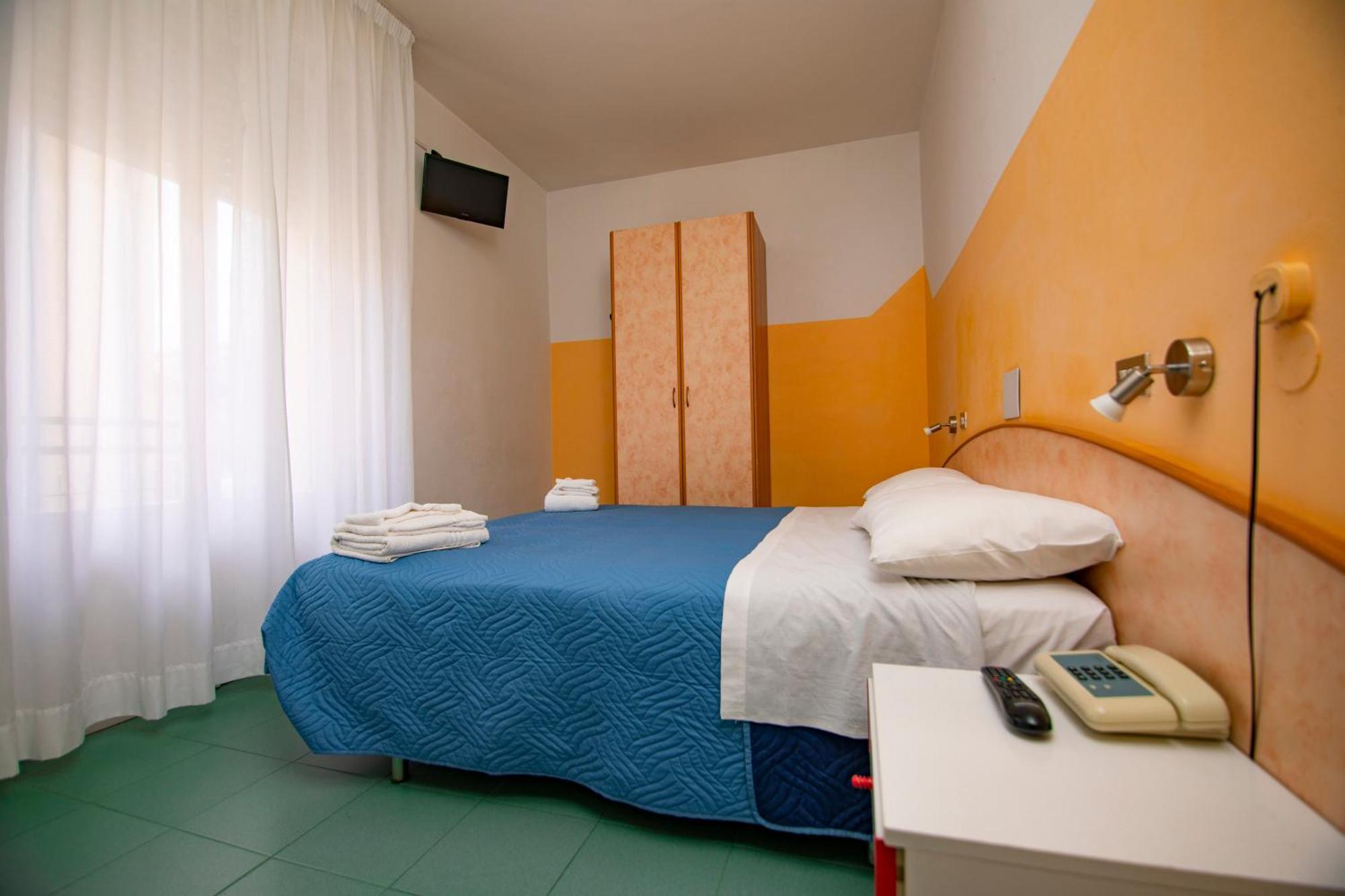 Hotel Montebello Riccione Exteriör bild