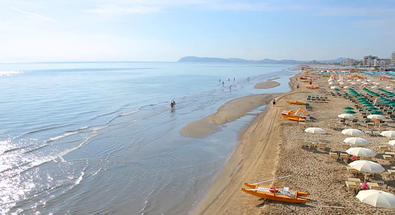 Hotel Montebello Riccione Exteriör bild