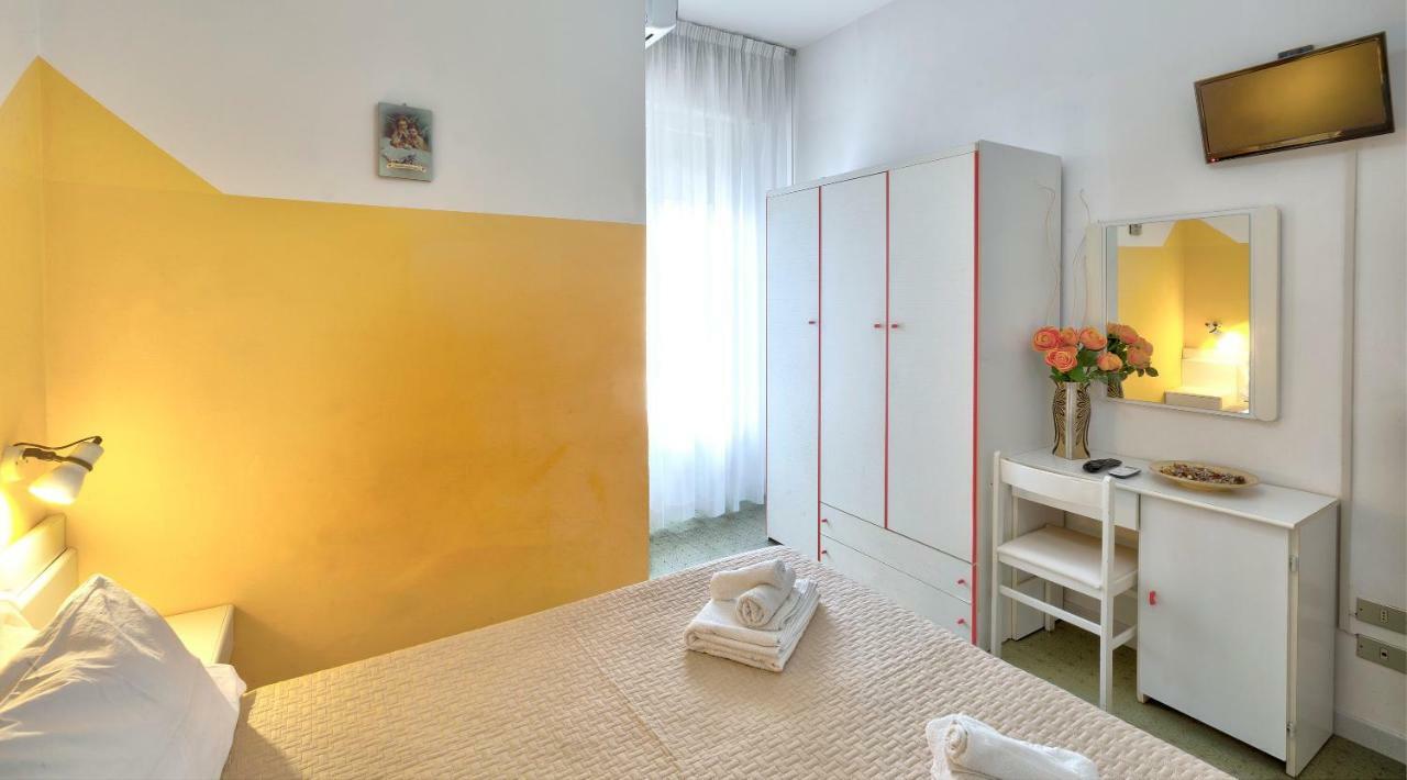 Hotel Montebello Riccione Exteriör bild