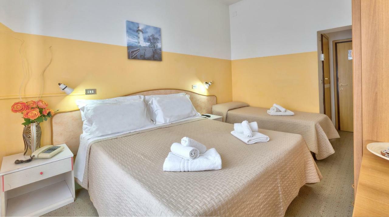 Hotel Montebello Riccione Exteriör bild