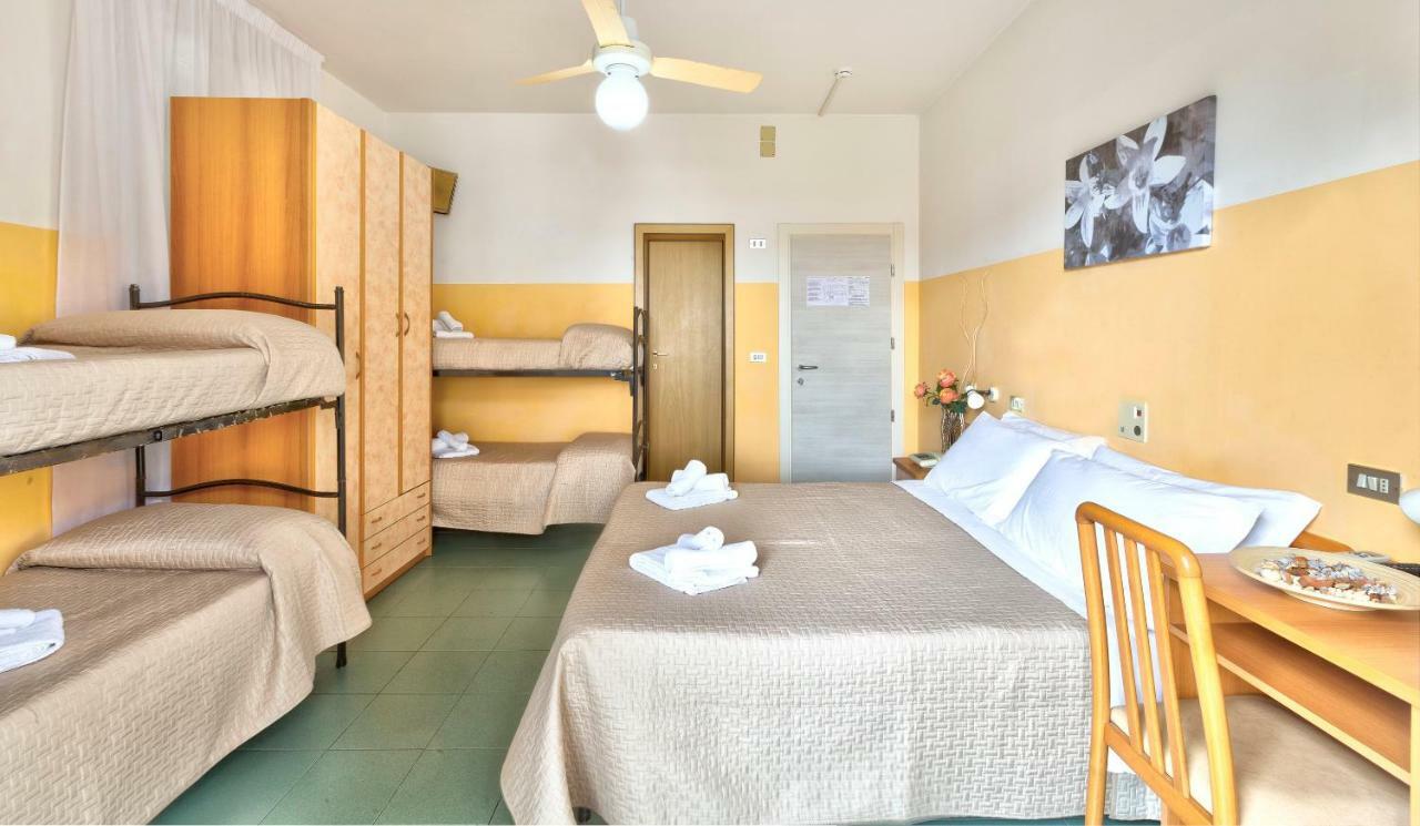 Hotel Montebello Riccione Exteriör bild